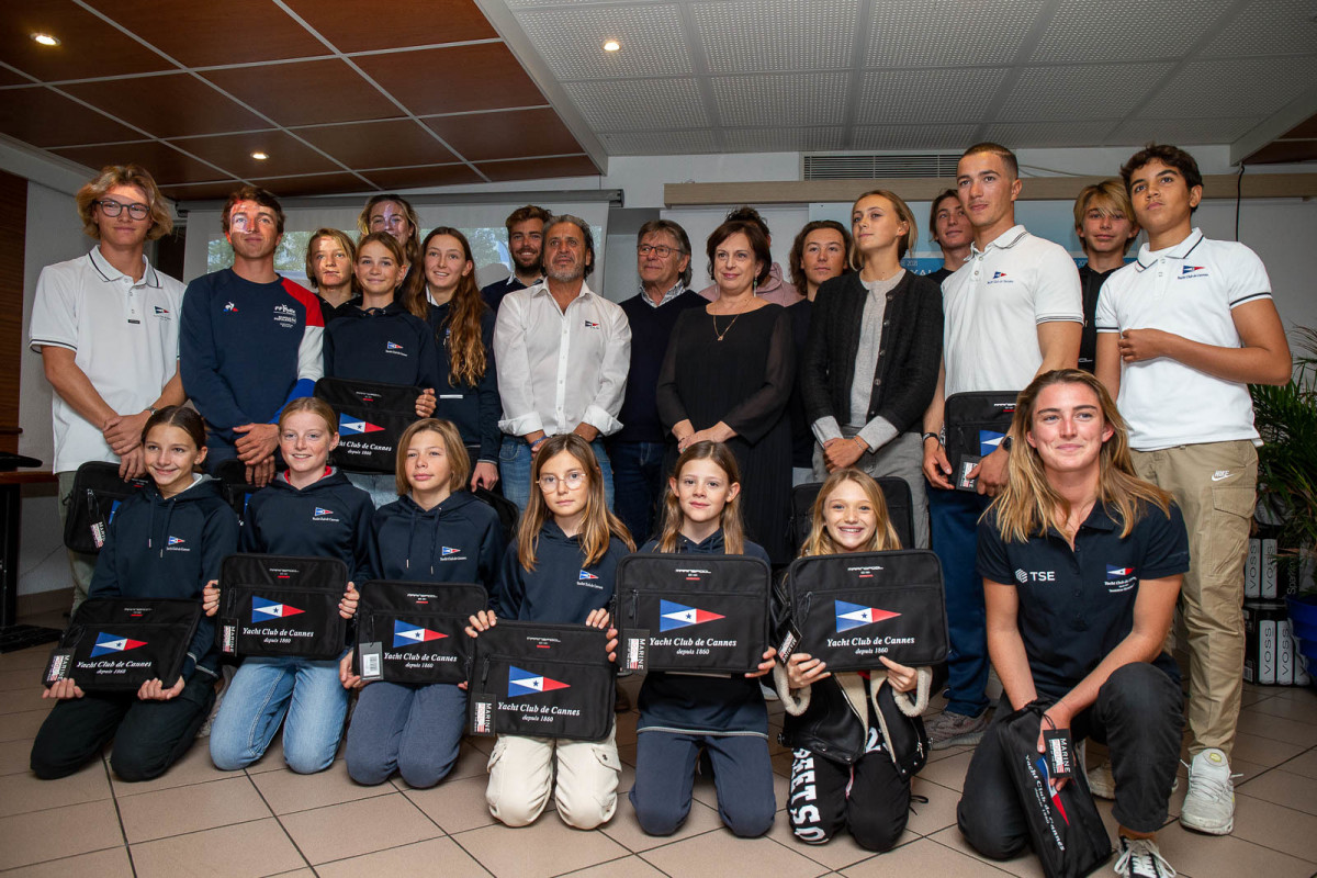 Jean-François Cutugno, Alexandra Martin, Jean-Marc Chiappini entourés des jeunes champions