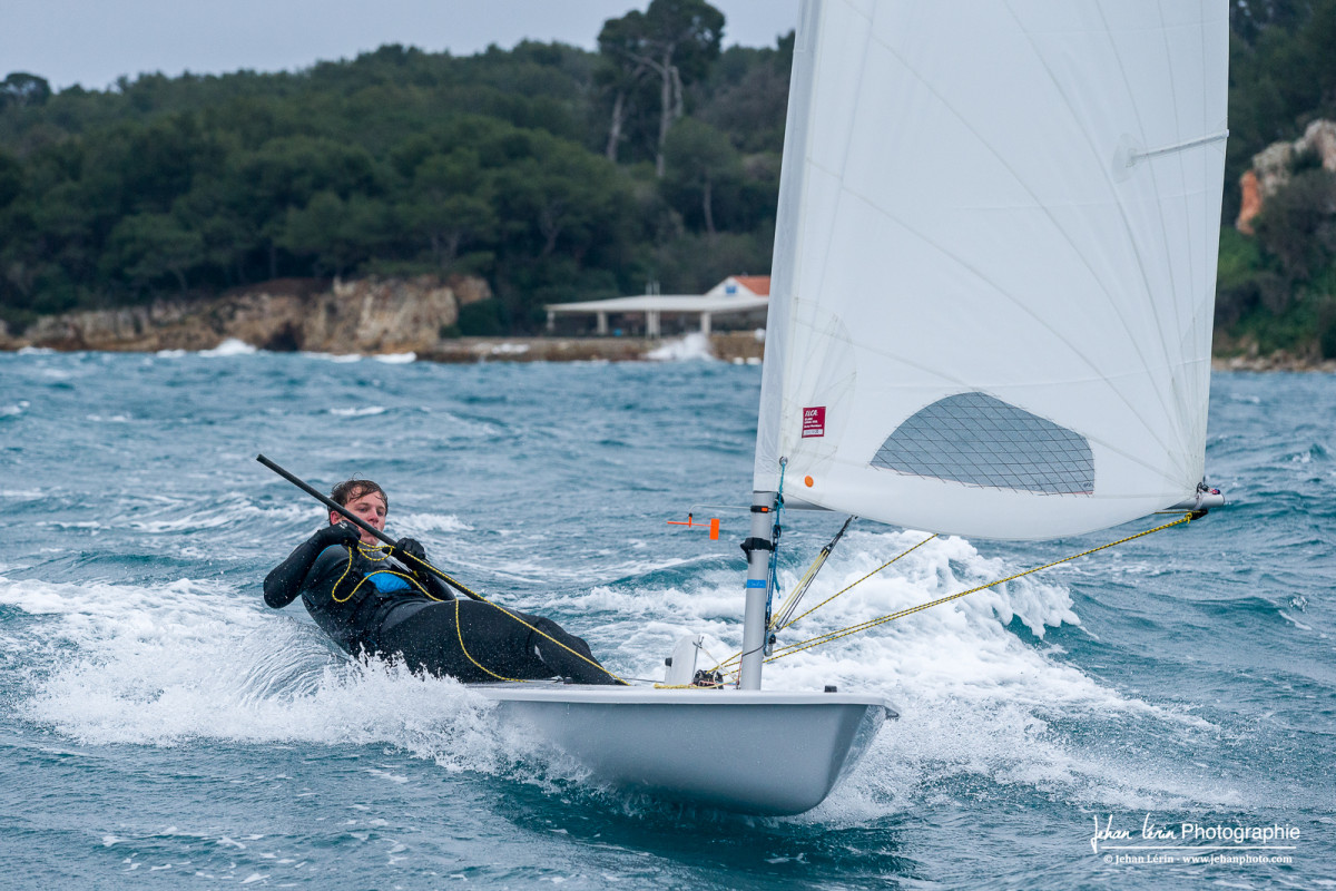 Théo Peyre en surf