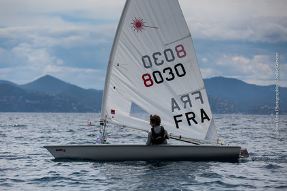 Entrainement Laser Radial_Louise Cervera_Matisse Pacaud_YCC_Cannes_JL_5D3_02 06 2016-0376.jpg