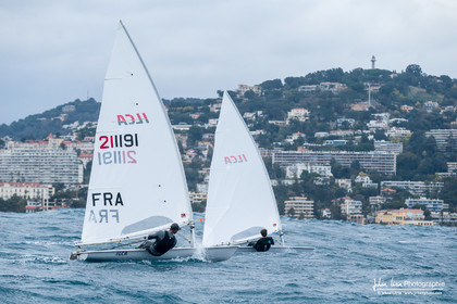 JB Bernaz et les ILCA du Yacht Club de Cannes dans la brise