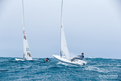 JB Bernaz et les ILCA du Yacht Club de Cannes dans la brise